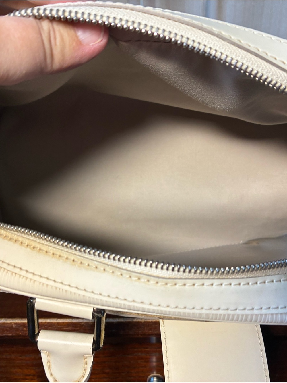 Louis Vuitton Epi Bowling Montaigne Bag - Picture 5 of 9